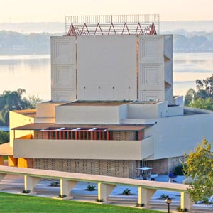 Go to the Frank Lloyd Wright Visitor Center